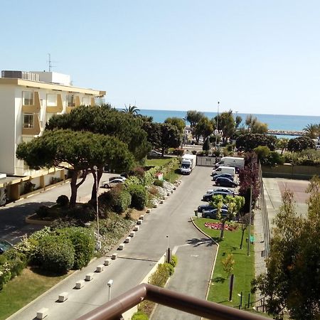 Apartment Heliotel Marine 4* Bord De Mer Saint-Laurent-du-Var Exteriör bild